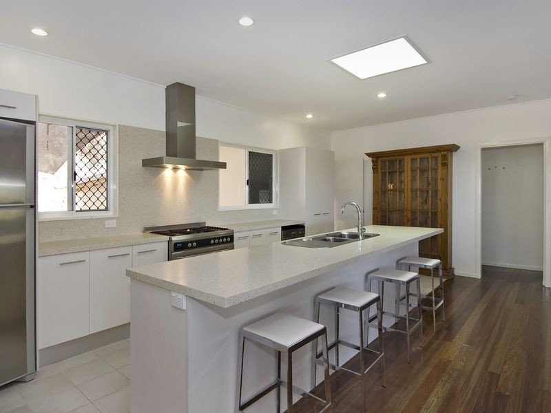 1 Bruce Avenue, Oak Beach QLD 4877