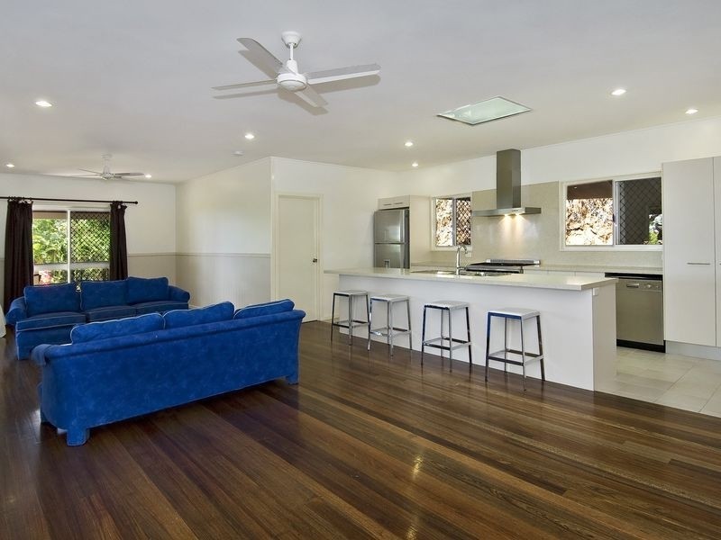 1 Bruce Avenue, Oak Beach QLD 4877