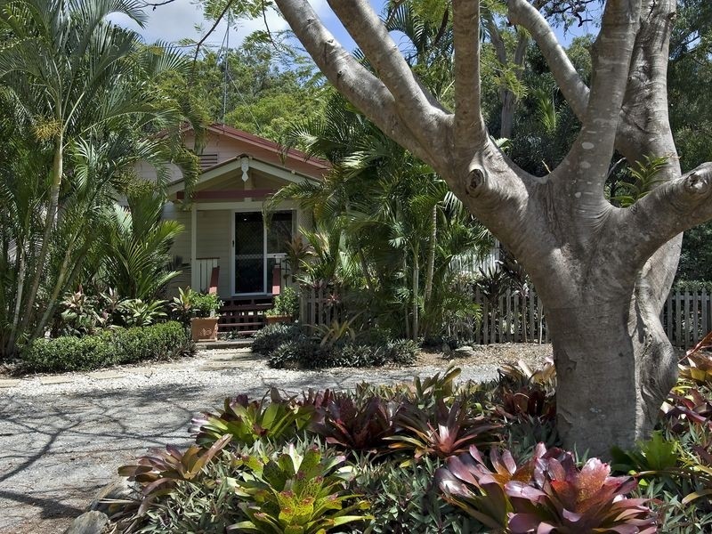 1 Bruce Avenue, Oak Beach QLD 4877