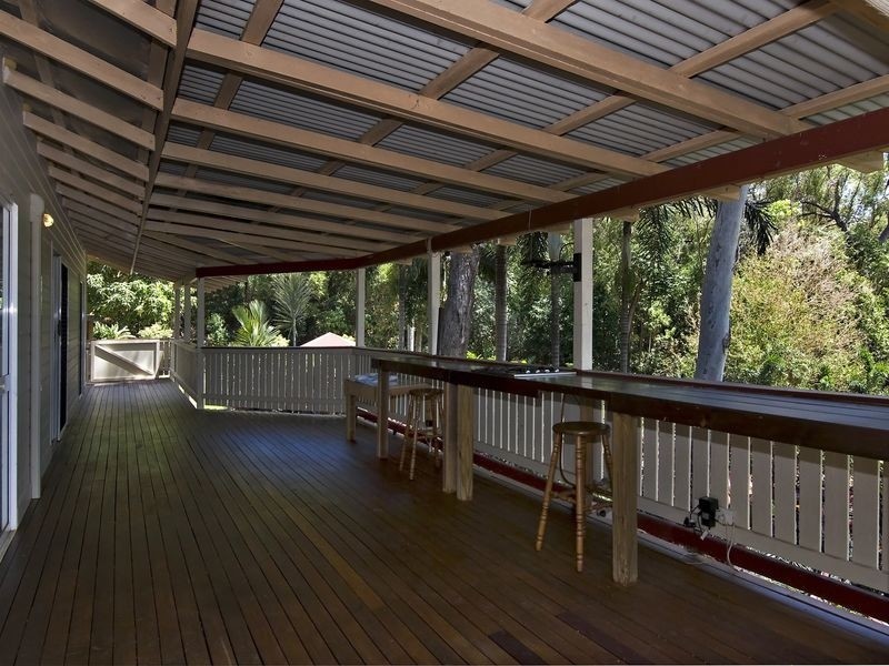 1 Bruce Avenue, Oak Beach QLD 4877