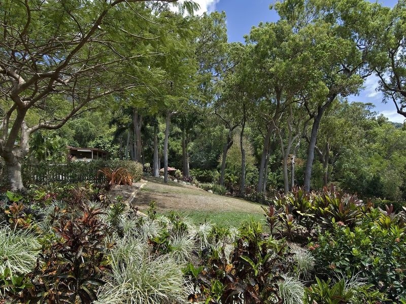 1 Bruce Avenue, Oak Beach QLD 4877