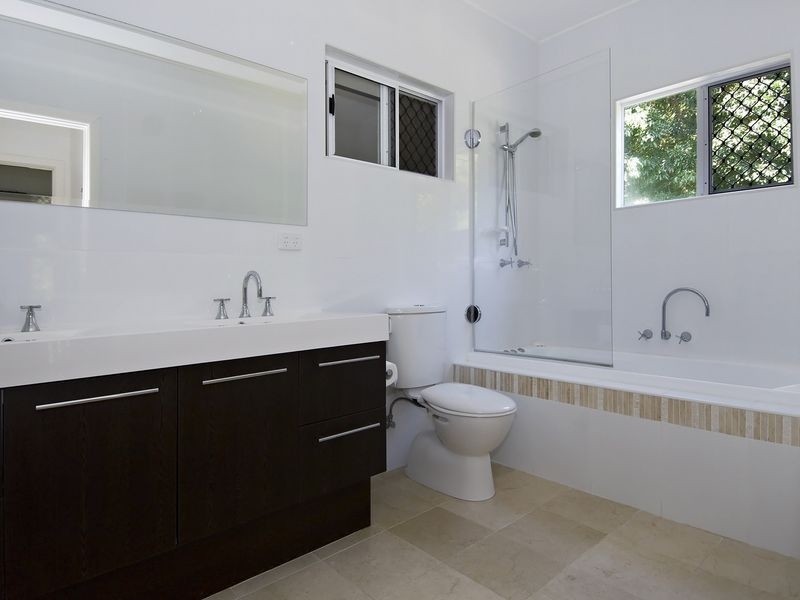1 Bruce Avenue, Oak Beach QLD 4877