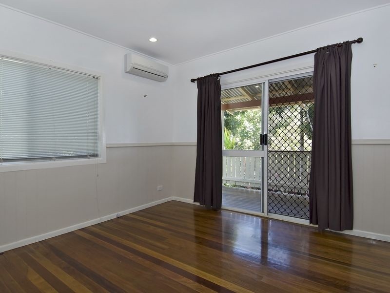 1 Bruce Avenue, Oak Beach QLD 4877