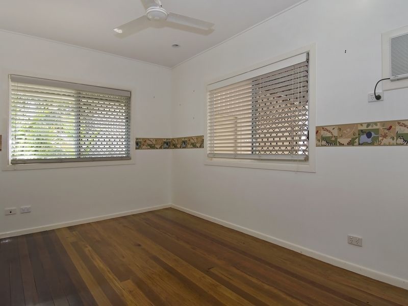 1 Bruce Avenue, Oak Beach QLD 4877