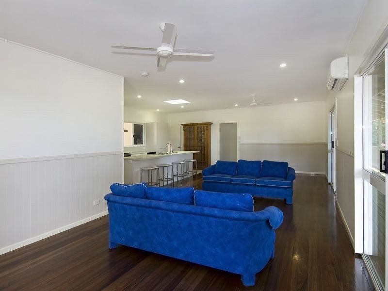 1 Bruce Avenue, Oak Beach QLD 4877