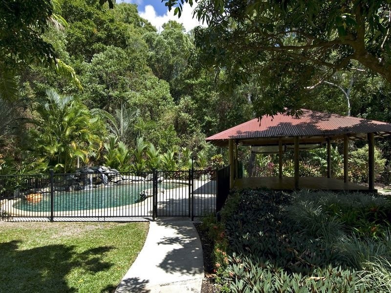 1 Bruce Avenue, Oak Beach QLD 4877