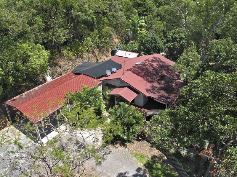 1 Bruce Avenue, Oak Beach QLD 4877