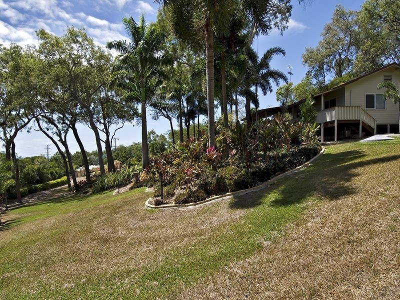 1 Bruce Avenue, Oak Beach QLD 4877