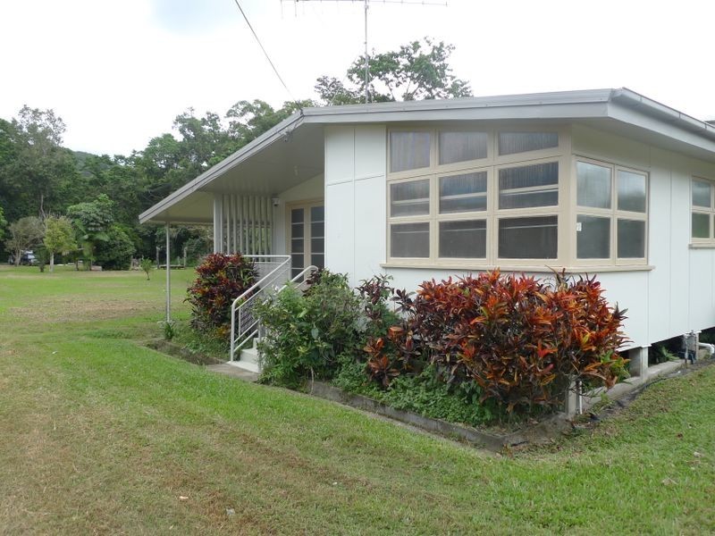 3 Pringle Street, Mossman QLD 4873