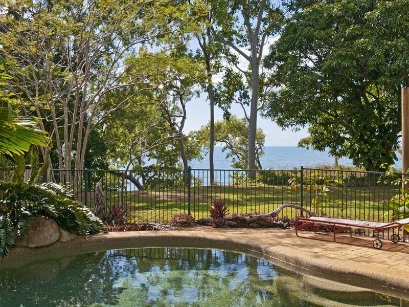 14 Toll Gate Road Oak Beach, Port Douglas QLD 4877