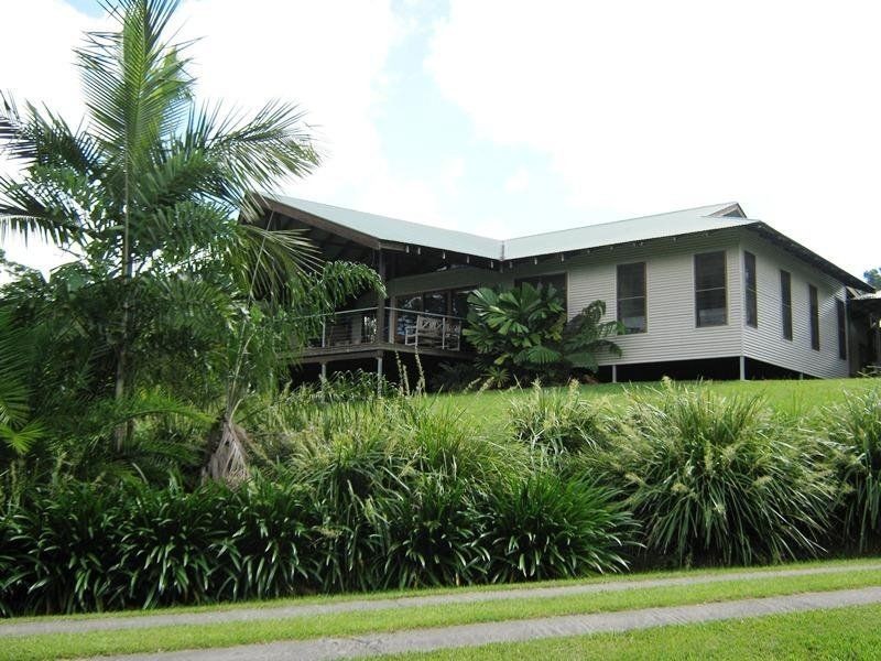 18 Kingfisher Lane, Whyanbeel QLD 4873