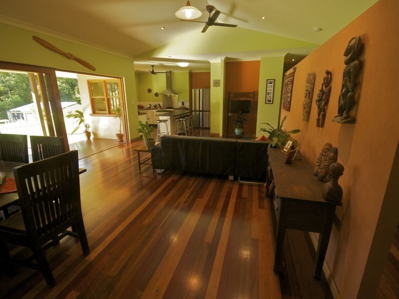 16 Robin Close, Whyanbeel QLD 4873