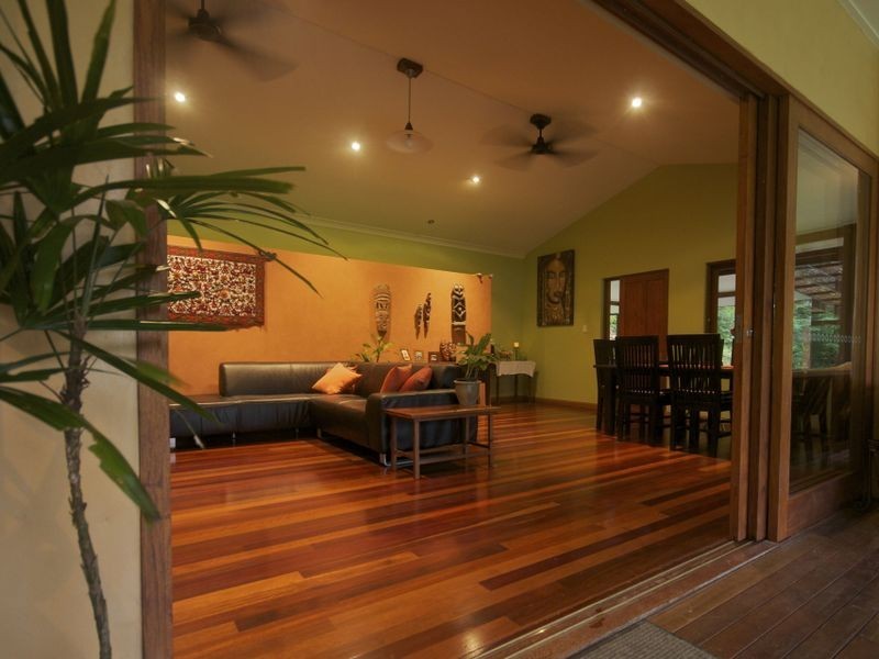 16 Robin Close, Whyanbeel QLD 4873