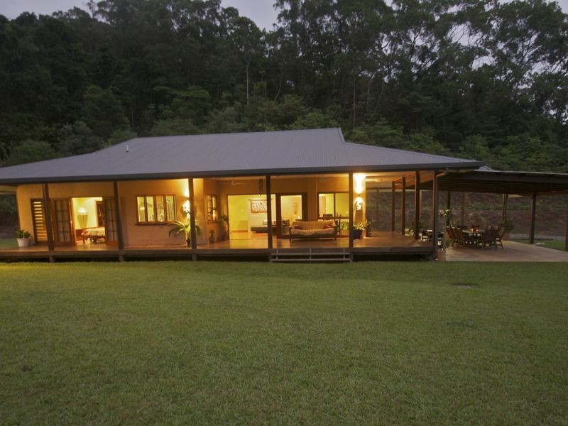 16 Robin Close, Whyanbeel QLD 4873