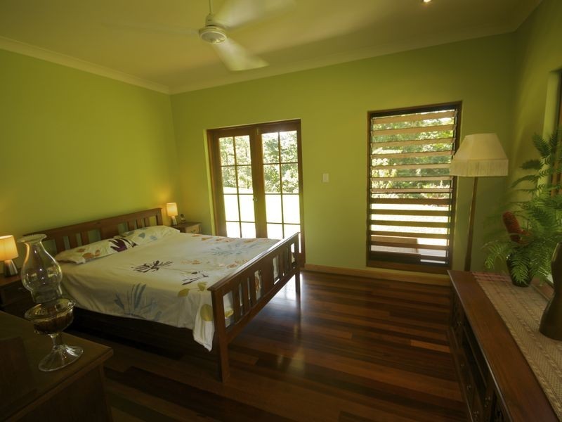 16 Robin Close, Whyanbeel QLD 4873