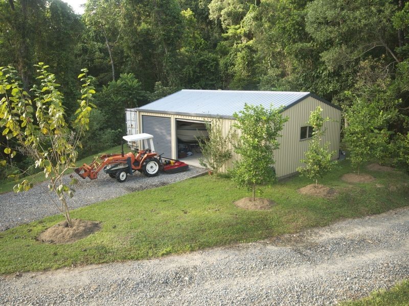 16 Robin Close, Whyanbeel QLD 4873