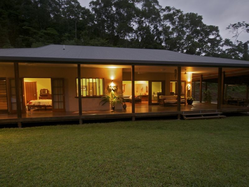 16 Robin Close, Whyanbeel QLD 4873