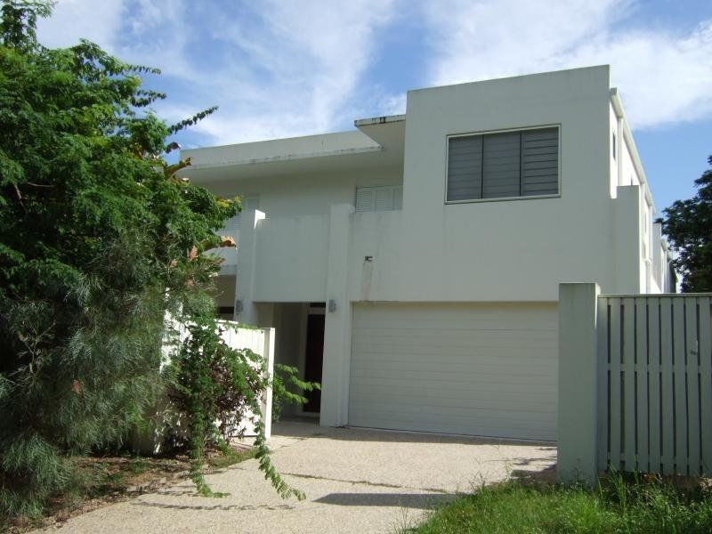 11 Sorrento Crescent, Port Douglas QLD 4877