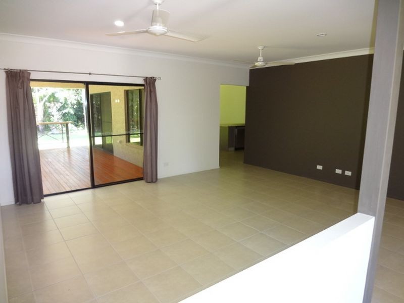 24 White Oak Avenue, Mossman QLD 4873