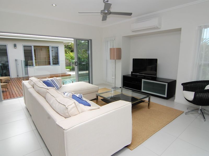 14 Downing Street, Port Douglas QLD 4877