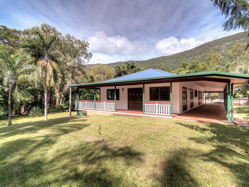 4 Nancy Close, Oak Beach QLD 4877