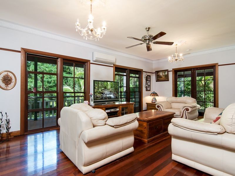 4 Nancy Close, Oak Beach QLD 4877