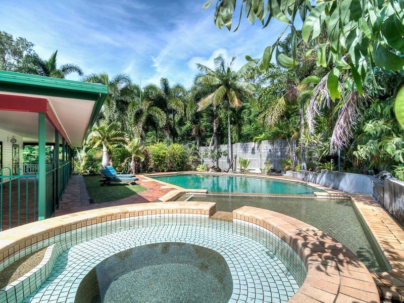 4 Nancy Close, Oak Beach QLD 4877