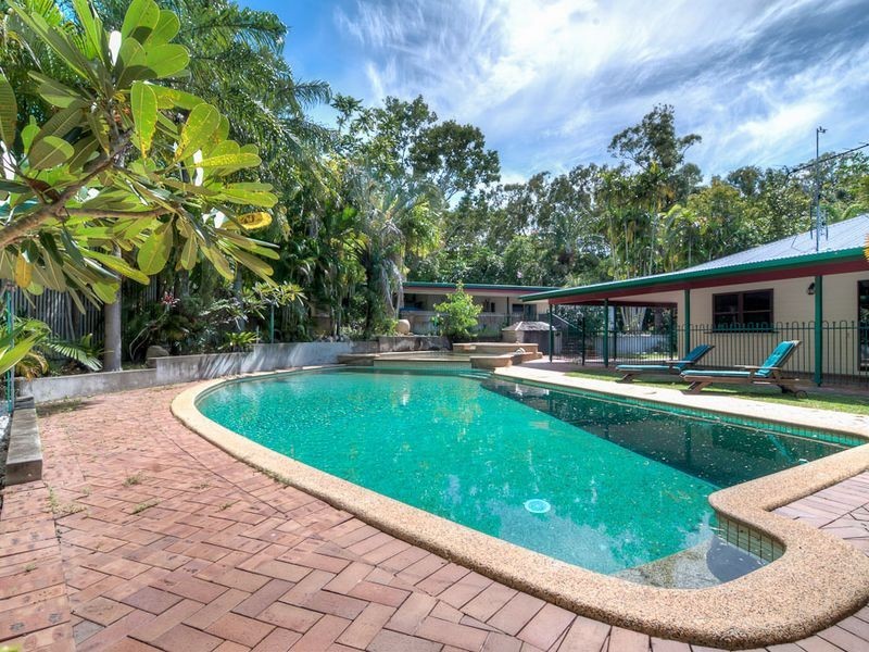 4 Nancy Close, Oak Beach QLD 4877