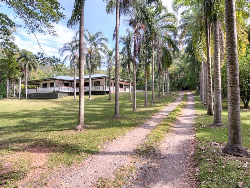 4 Nancy Close, Oak Beach QLD 4877