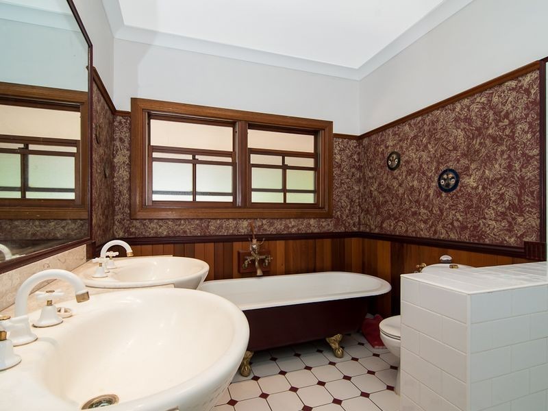 4 Nancy Close, Oak Beach QLD 4877