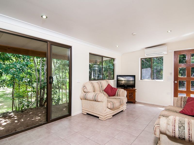 4 Nancy Close, Oak Beach QLD 4877