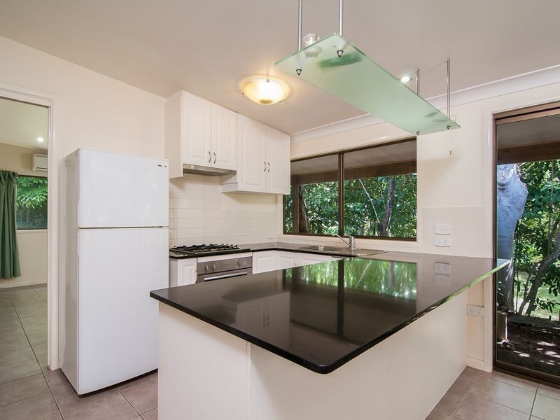 4 Nancy Close, Oak Beach QLD 4877