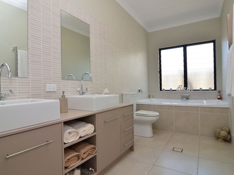 2 SHEARWATER STREET, Port Douglas QLD 4877