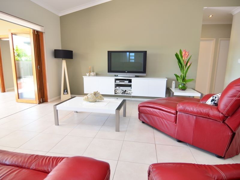 2 SHEARWATER STREET, Port Douglas QLD 4877