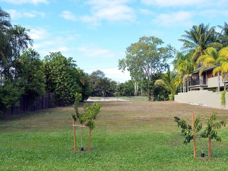 8 Beachfront Mirage, Port Douglas QLD 4877
