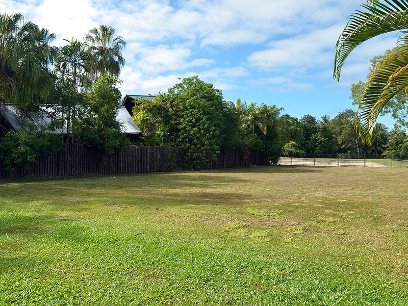 8 Beachfront Mirage, Port Douglas QLD 4877