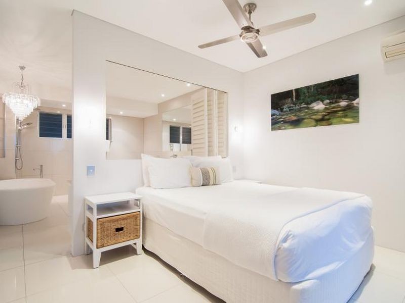 1/4 Island Point Road, Port Douglas QLD 4877