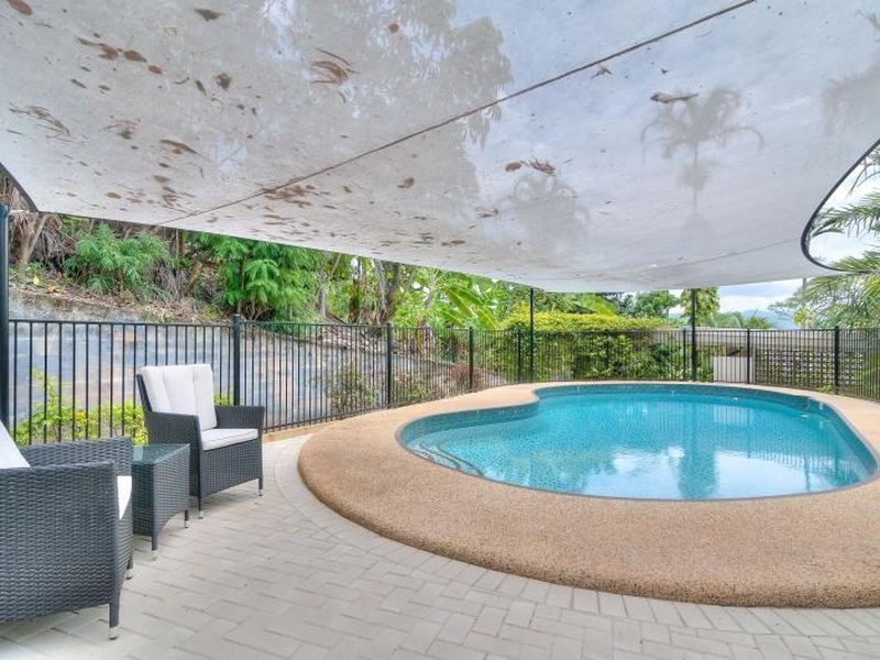 1/4 Island Point Road, Port Douglas QLD 4877