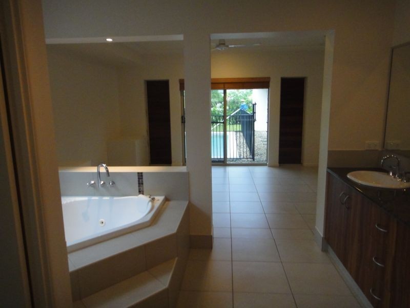 15 Shearwater Street, Port Douglas QLD 4877