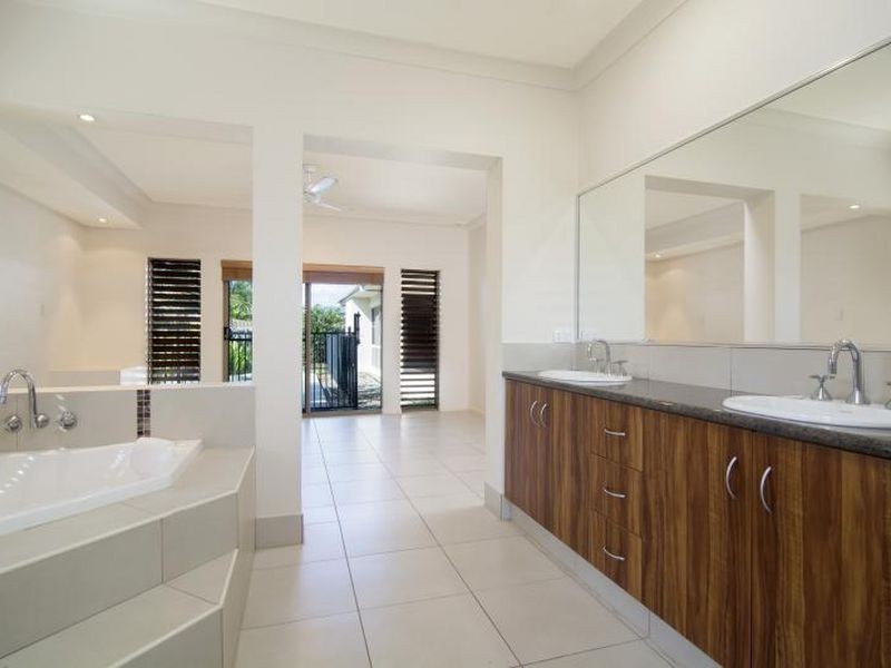 15 Shearwater Street, Port Douglas QLD 4877