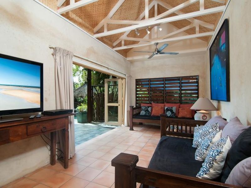 6 Oak Street, Oak Beach QLD 4877