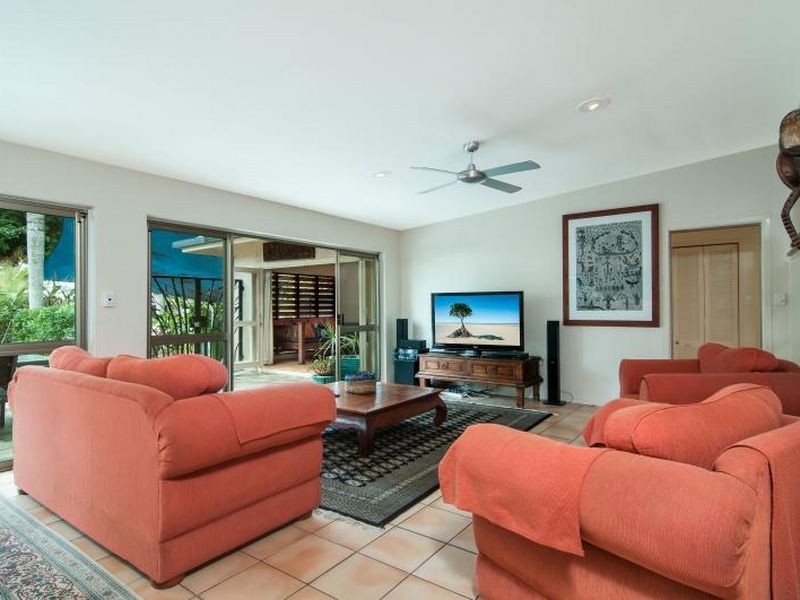 6 Oak Street, Oak Beach QLD 4877