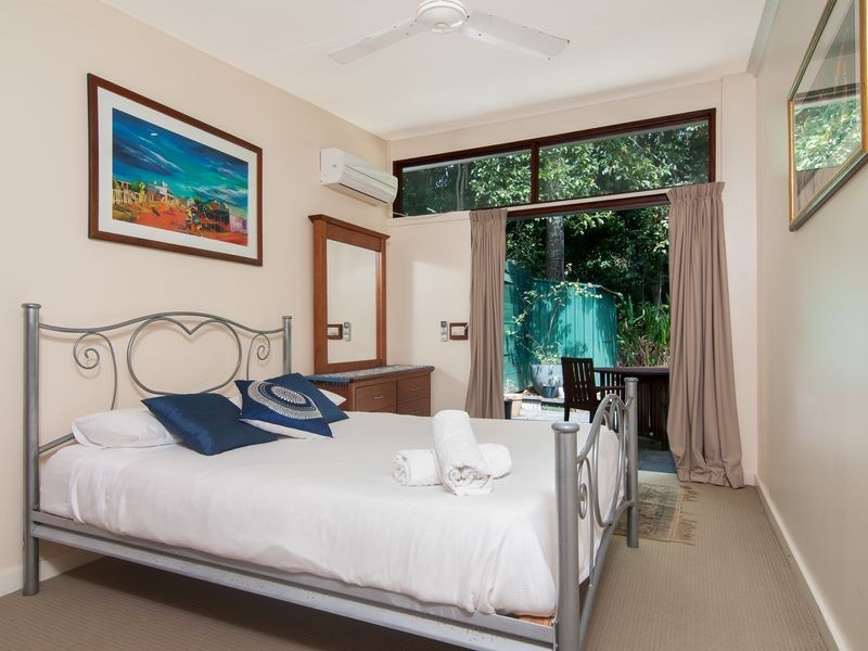 6 Oak Street, Oak Beach QLD 4877
