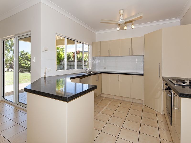 27 Allamanda Street, Cooya Beach QLD 4873
