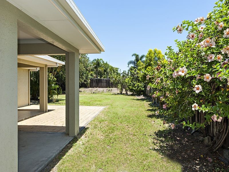 27 Allamanda Street, Cooya Beach QLD 4873