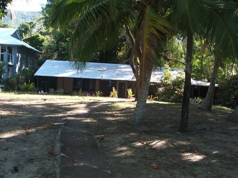27 Oak Beach Road, Port Douglas QLD 4877