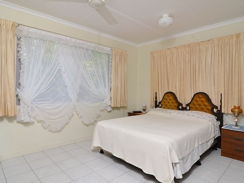 1 Sorrento Crescent, Port Douglas QLD 4877