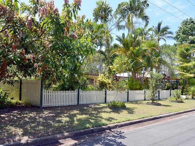 1 Sorrento Crescent, Port Douglas QLD 4877
