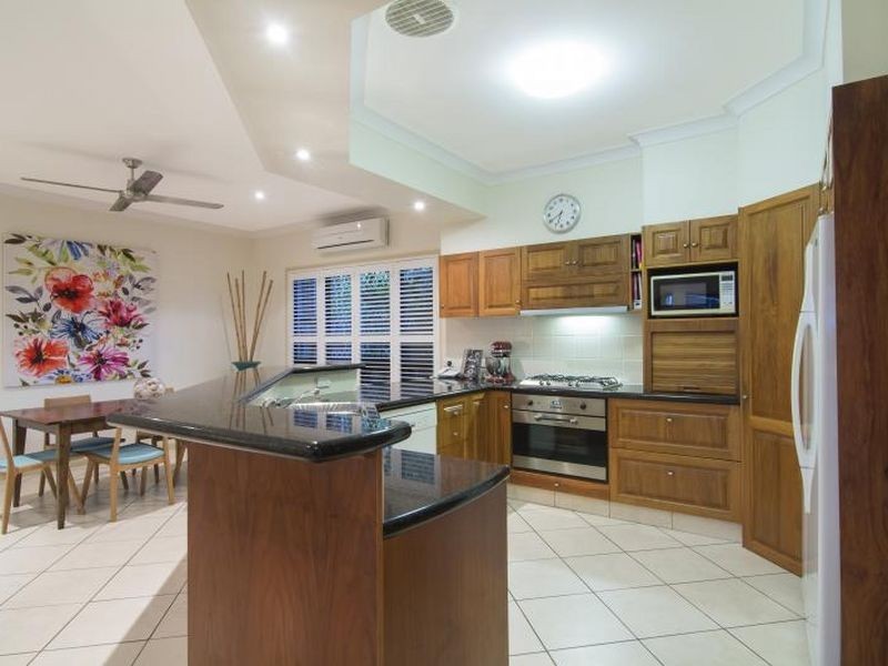 8 Andrews Close, Port Douglas QLD 4877