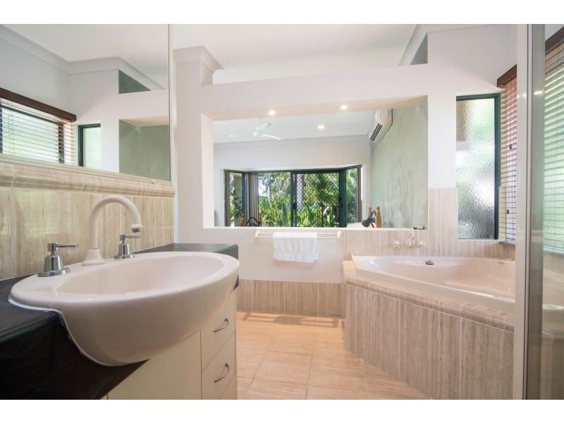 8 Ulysses Avenue, Port Douglas QLD 4877